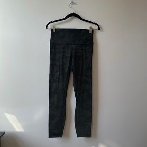 Lululemon olive green camo leggings | size 6